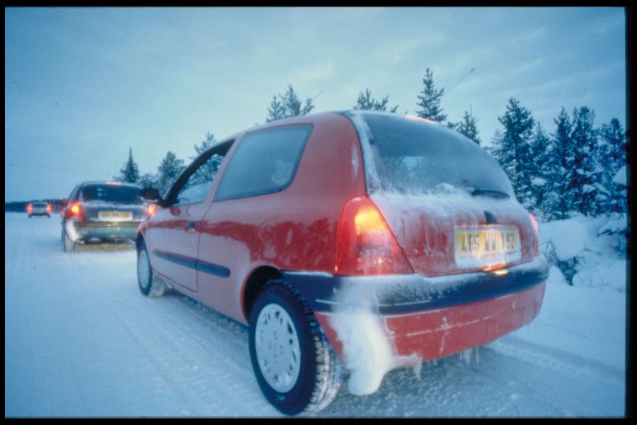  Renault Clio 1998 года  (фото 17 из 106)